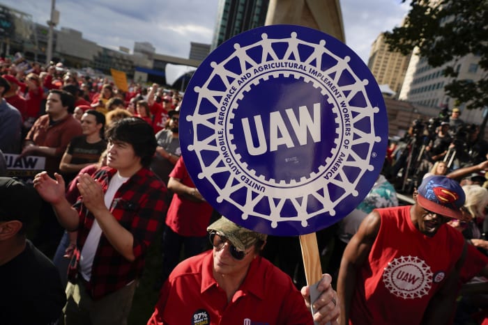 Workers at General Motors joint venture battery plant in Tennessee unionize and will get pay raise