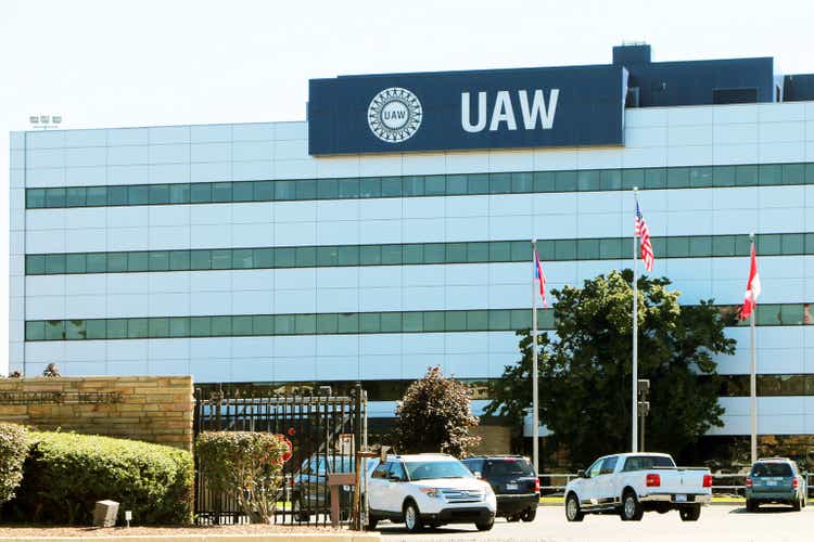 The UAW gains more inroads in the South at an EV battery plant in Tennessee