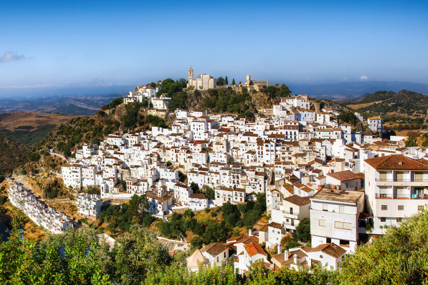 Cuna del andalucismo, este pueblo blanco de Málaga es la parada cultural y natural perfecta para huir de la masificación de la Costa del Sol