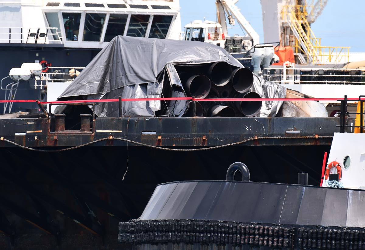 SpaceX droneship with mangled SpaceX booster arrives at Port Canaveral