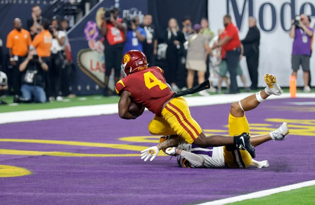 No. 23 USC marks Big Ten football debut with a 27-20 win over No. 13 LSU with seconds remaining