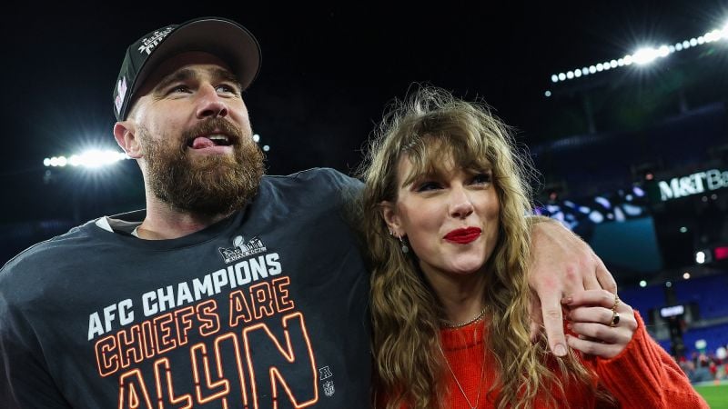 Taylor Swift arrives to watch boyfriend Travis Kelce in Kansas City Chiefs opening game