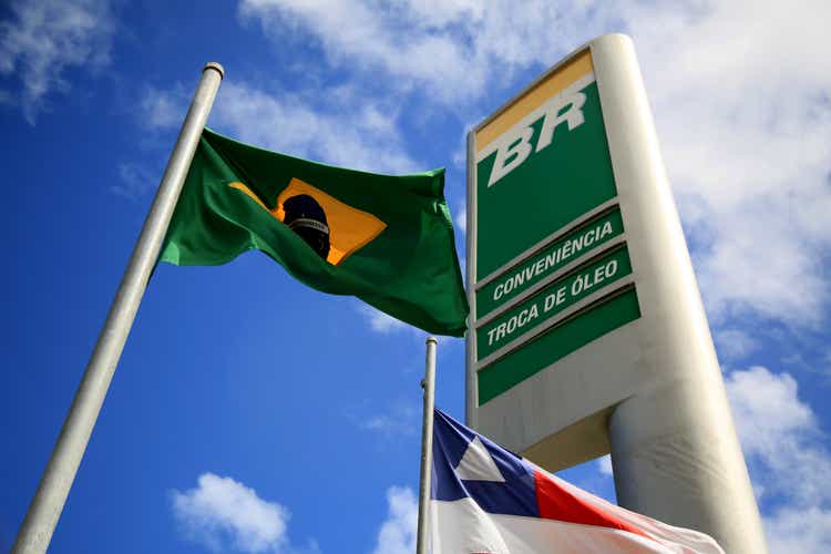 Petrobras pushes Brazil fertilizer plans, weighs $800M for plant - Bloomberg