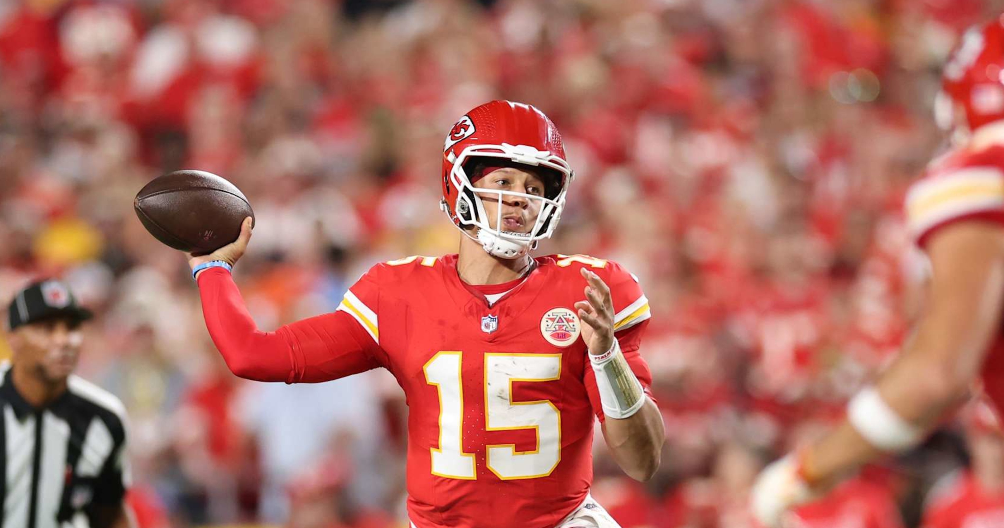 Video: Alex Smith Congratulates Patrick Mahomes for Breaking Chiefs Passing Record