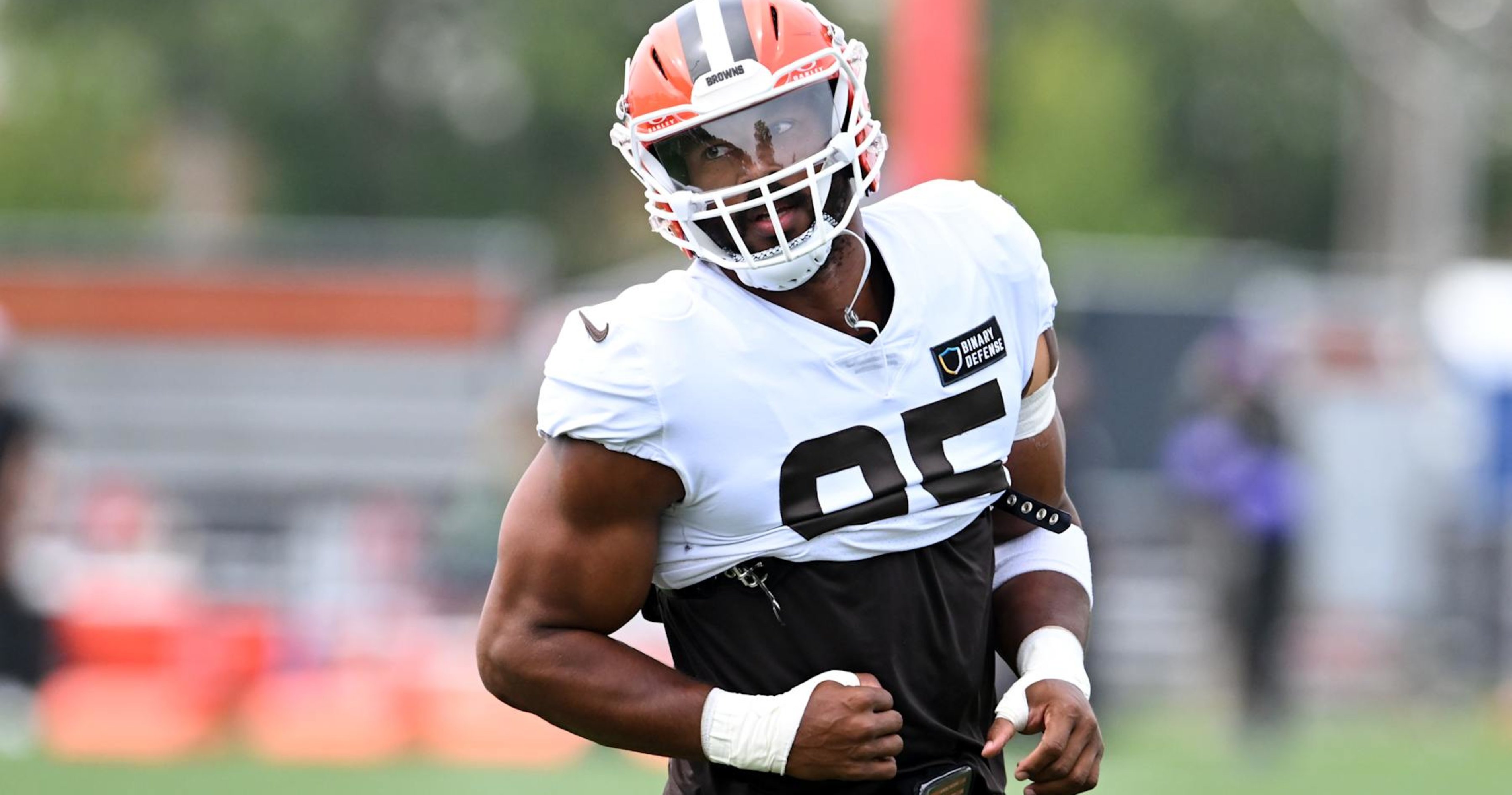 Browns' Myles Garrett: Micah Parsons Showdown vs. Cowboys Not About 'One-Upmanship'