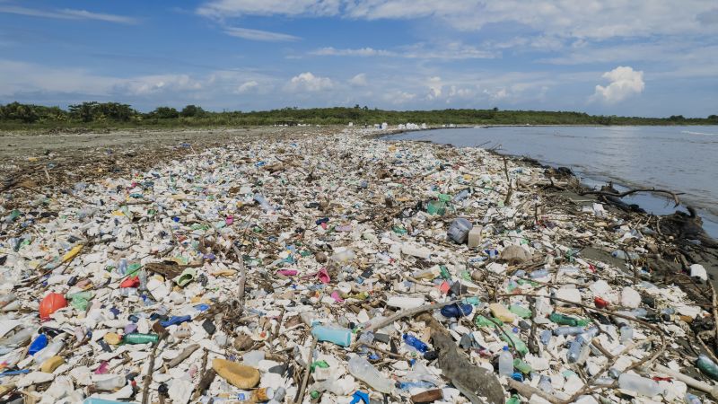 La misión para limpiar uno de los ríos más contaminados de Centroamérica