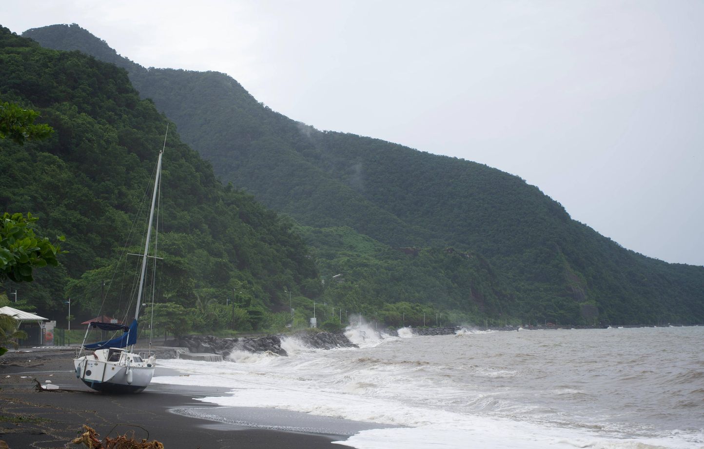 Guadeloupe : L’archipel en vigilance rouge pour une dépression tropicale