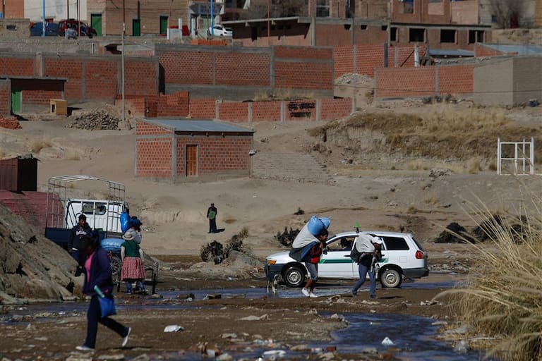 Forcejeos y ataques con piedras entre Gendarmería y comerciantes ilegales en la zona fronteriza de Jujuy y Bolivia