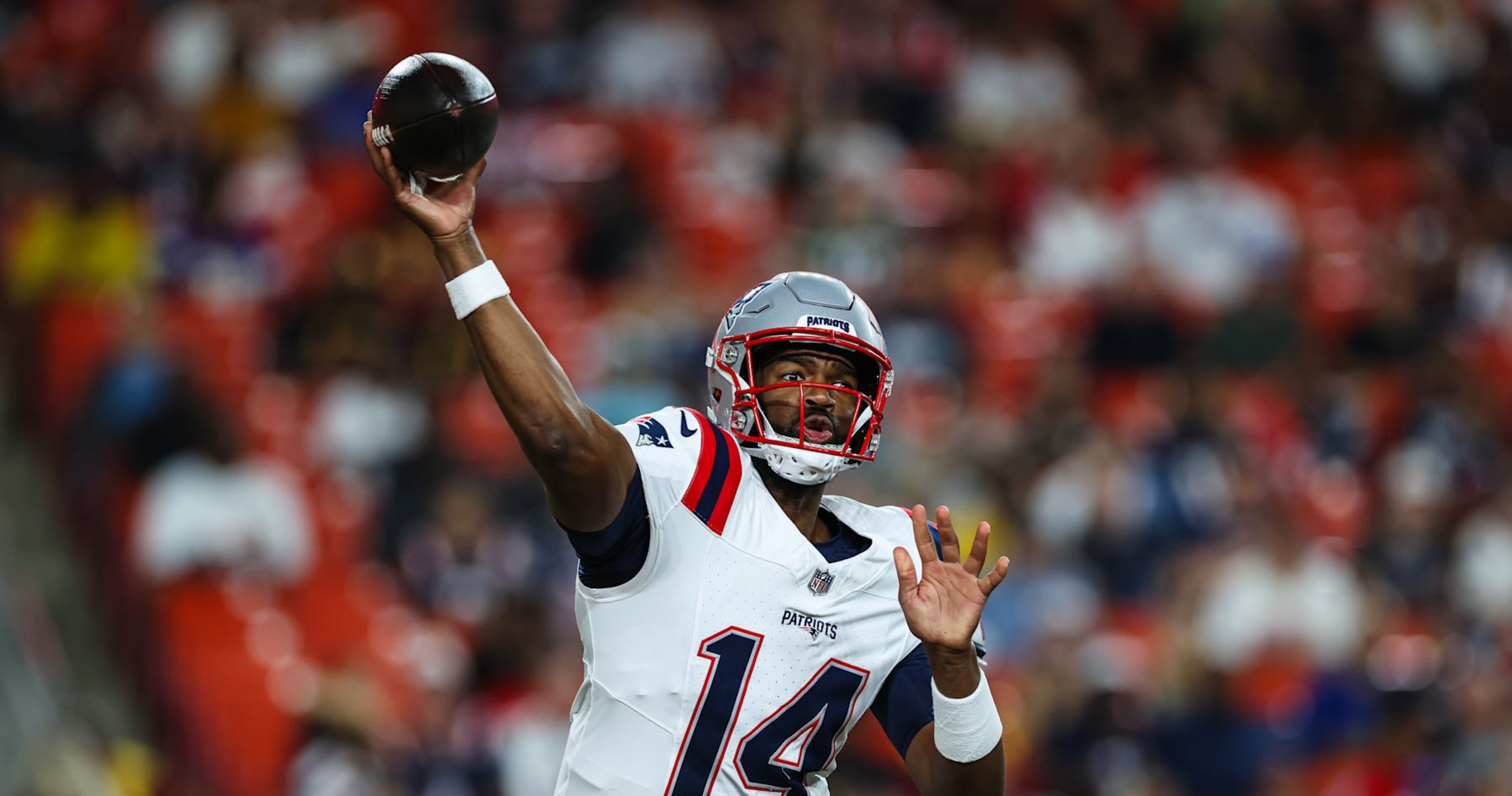 Patriots' Jacoby Brissett Suffers Shoulder Injury in NFL Preseason vs. Commanders