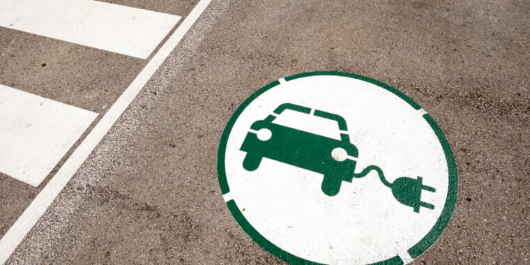 Feds award $521 million in EV charger funds, but rollout remains slow