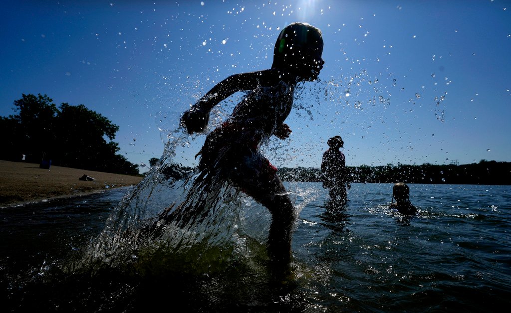 Wild Week of U.S. Weather Includes Heat Wave, Tropical Storm, Snow, and More