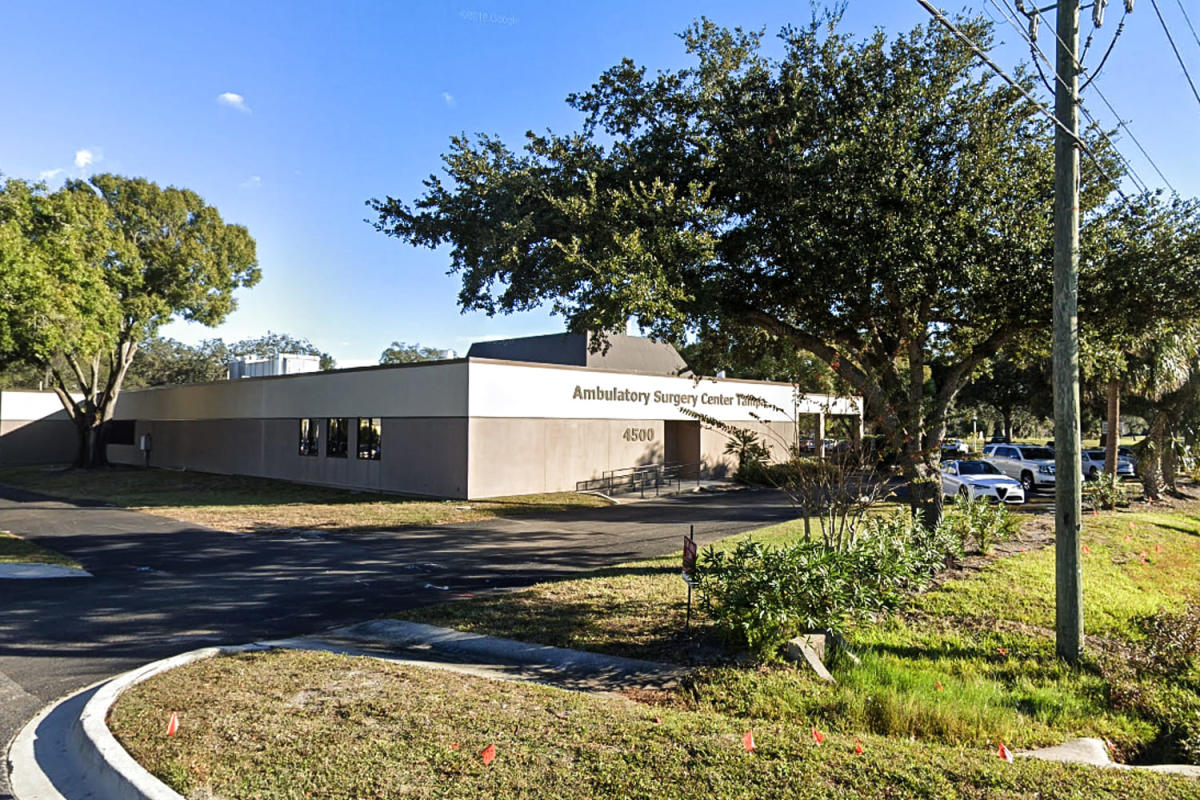 Florida doctor who didn't wear hearing aids during colonoscopy couldn't hear patient yelling, state health officials say