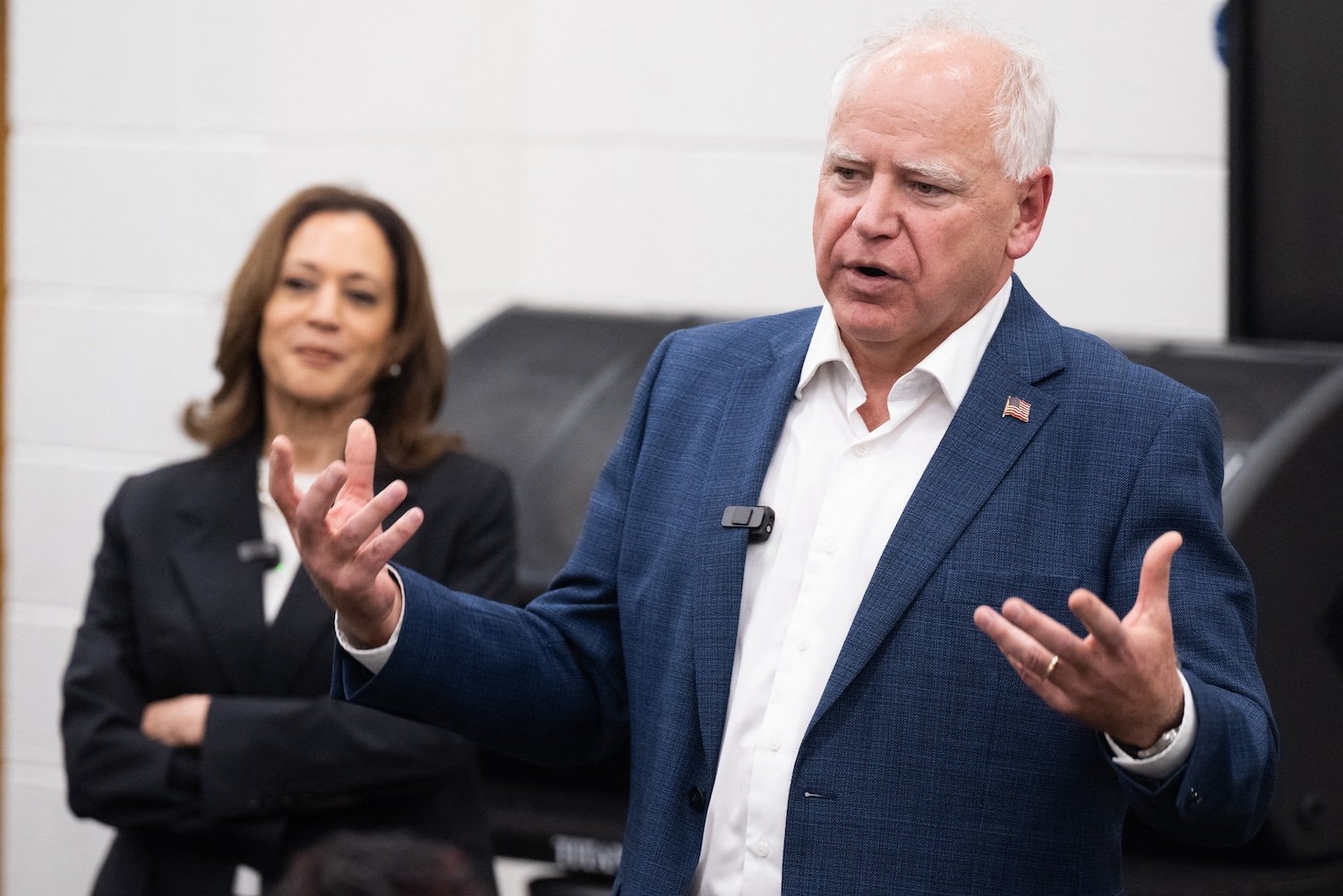 Walz’s Campaign Trail Includes Stories of Helping With Lice on Facetime, Talking About the Perils of Gutters