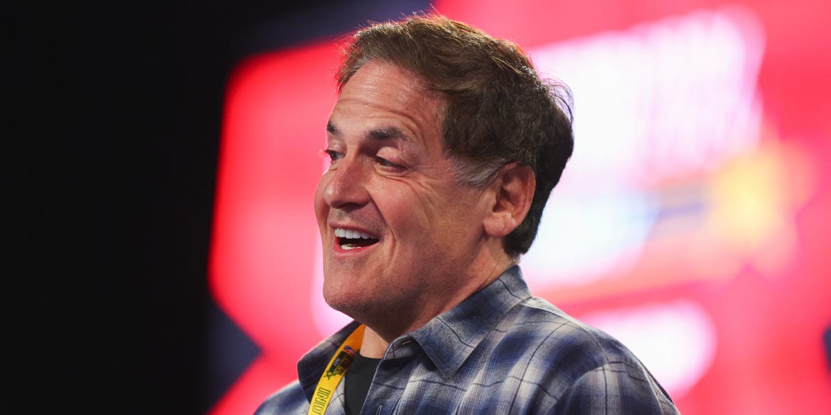 Mark Cuban says he would get rid of both the Republican and Democratic parties if he could do it by waving a 'magic wand'