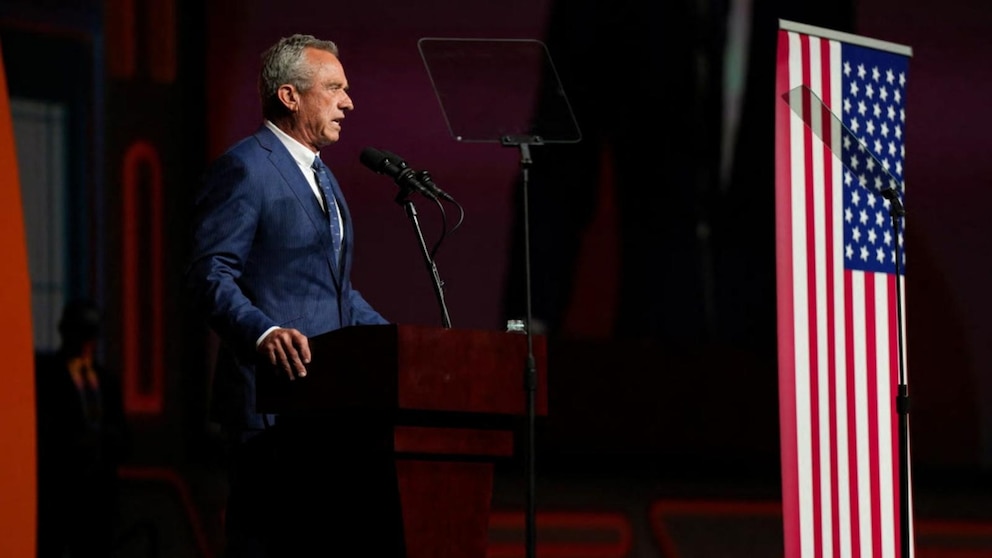 WATCH: RFK Jr. joins Trump at Arizona rally after dropping out of race