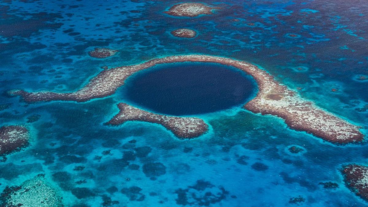 Así es el agujero marino más profundo de la Tierra, que nadie sabe dónde termina