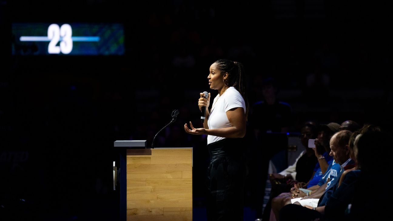 Lynx retire Moore's No. 23 in emotional ceremony