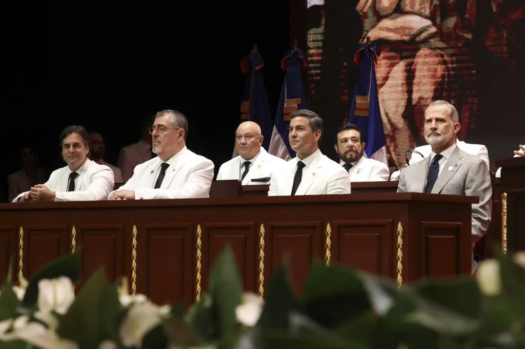 La extraña polémica por el traje del Rey Felipe VI en la toma de posesión del presidente dominicano