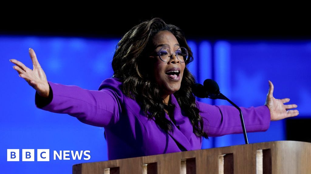 Oprah makes surprise appearance at Democratic convention