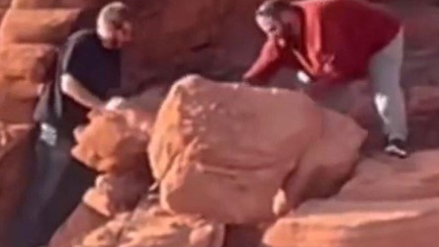 2 men are charged with toppling ancient rock formations at Lake Mead trail