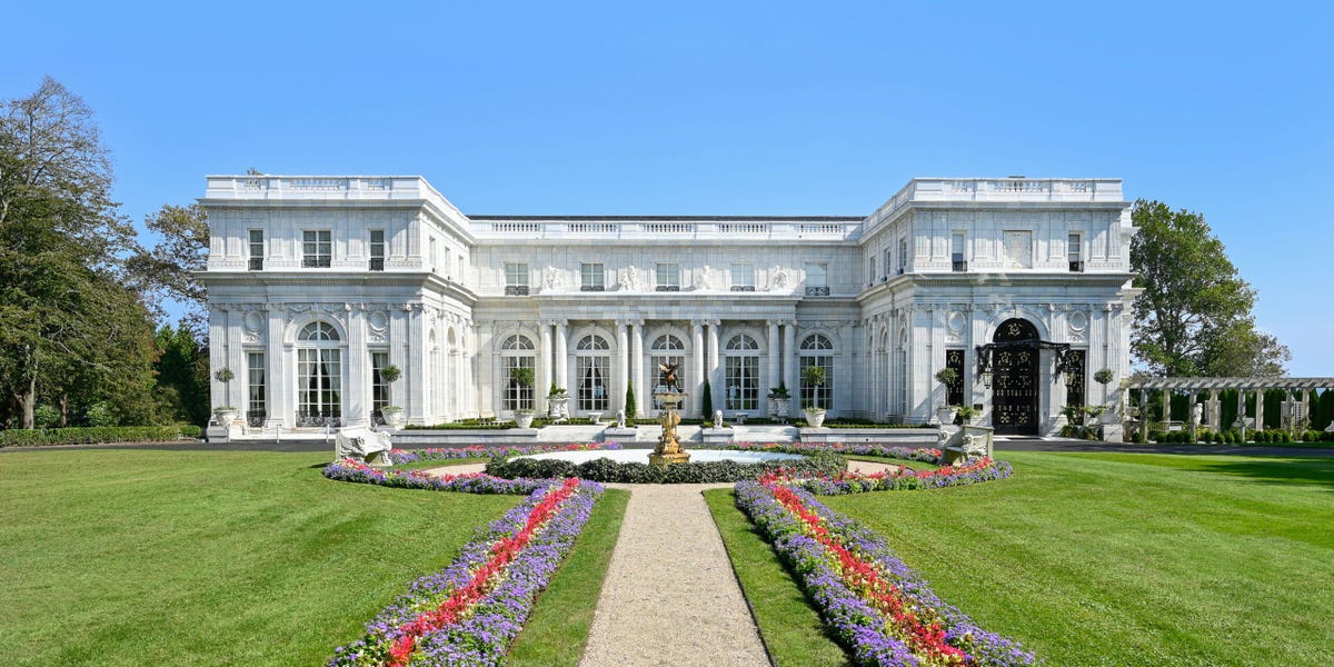 Take a look inside Rosecliff, a 30-room mansion built for a Gilded Age heiress and modeled after a French palace