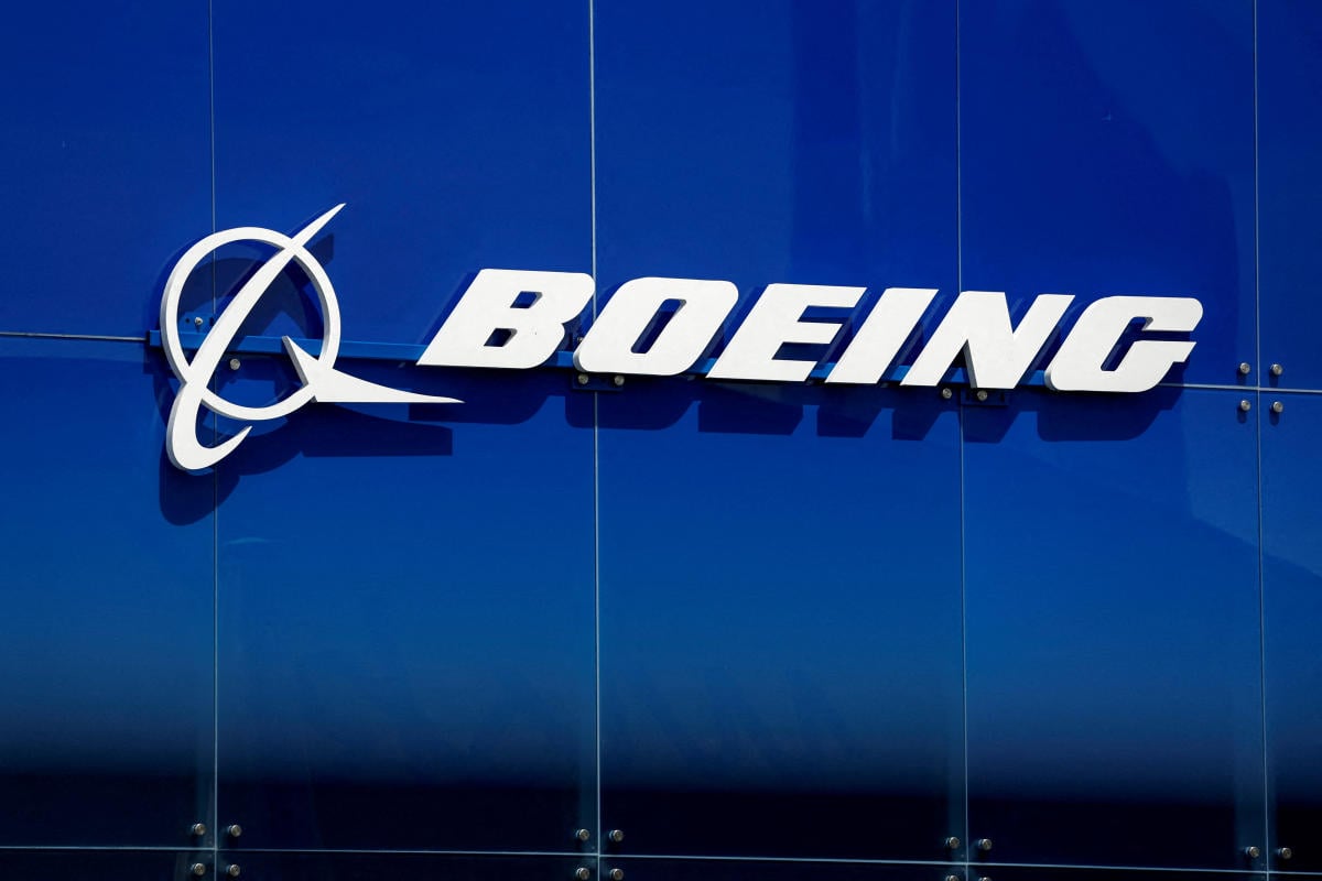 Boeing reaches labor deal with 25% pay hike, new plane commitment