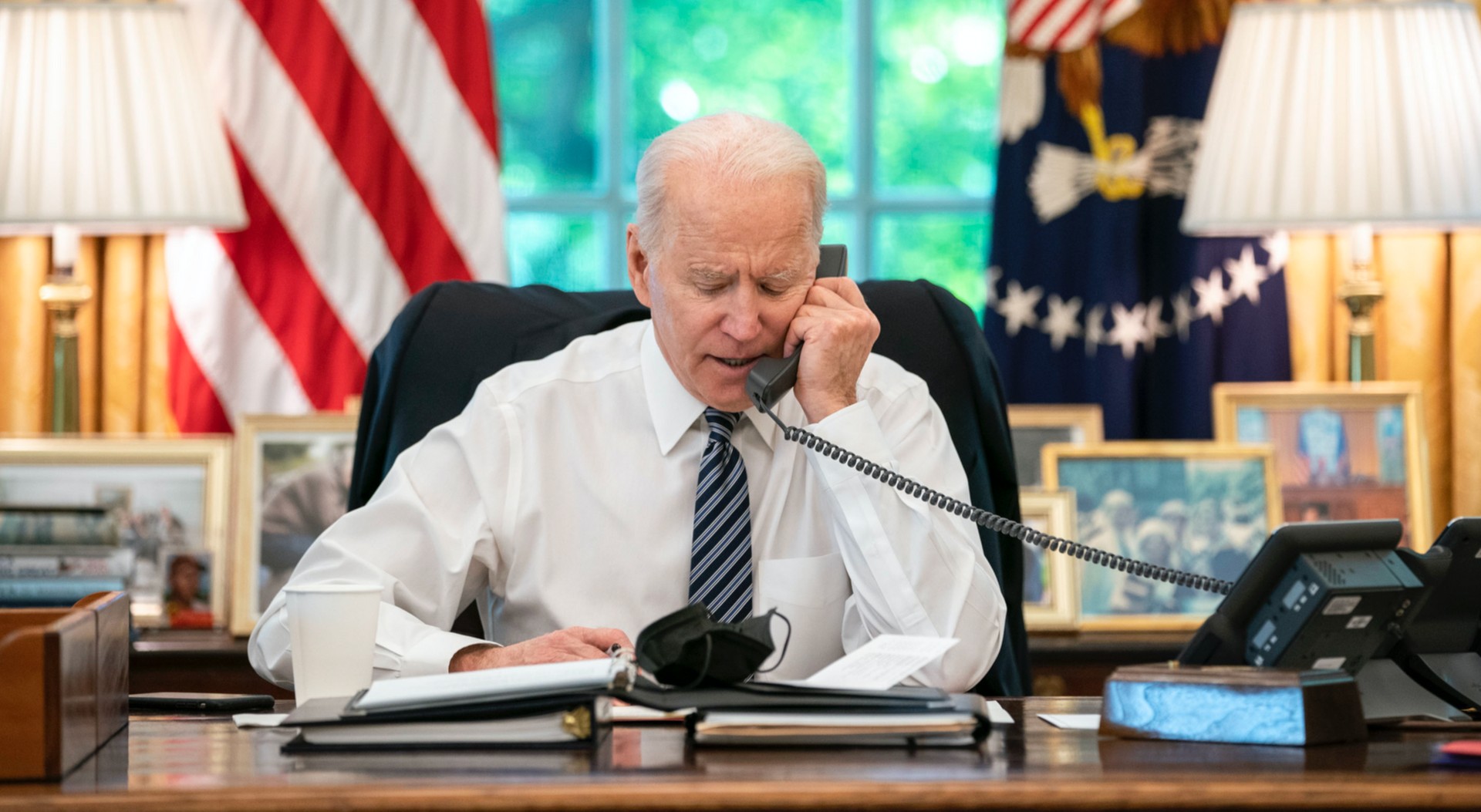 AI generativa imita la voce di Biden al telefono: il deepfake finisce con una multa