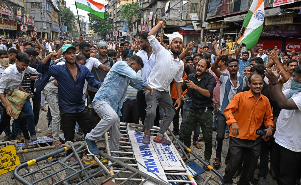 Indian Police Fire Teargas at Rally Against Rape and Killing of Trainee Doctor