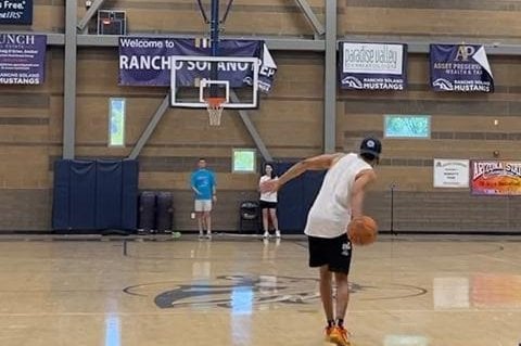 Arizona man's blindfolded basketball shot breaks world record