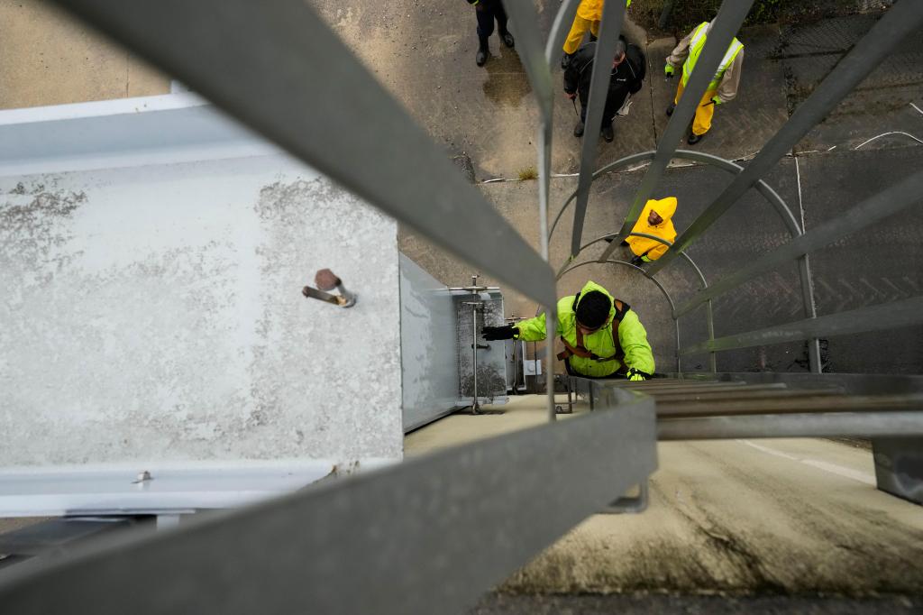 Hurricane Francine takes aim at the Louisiana coast