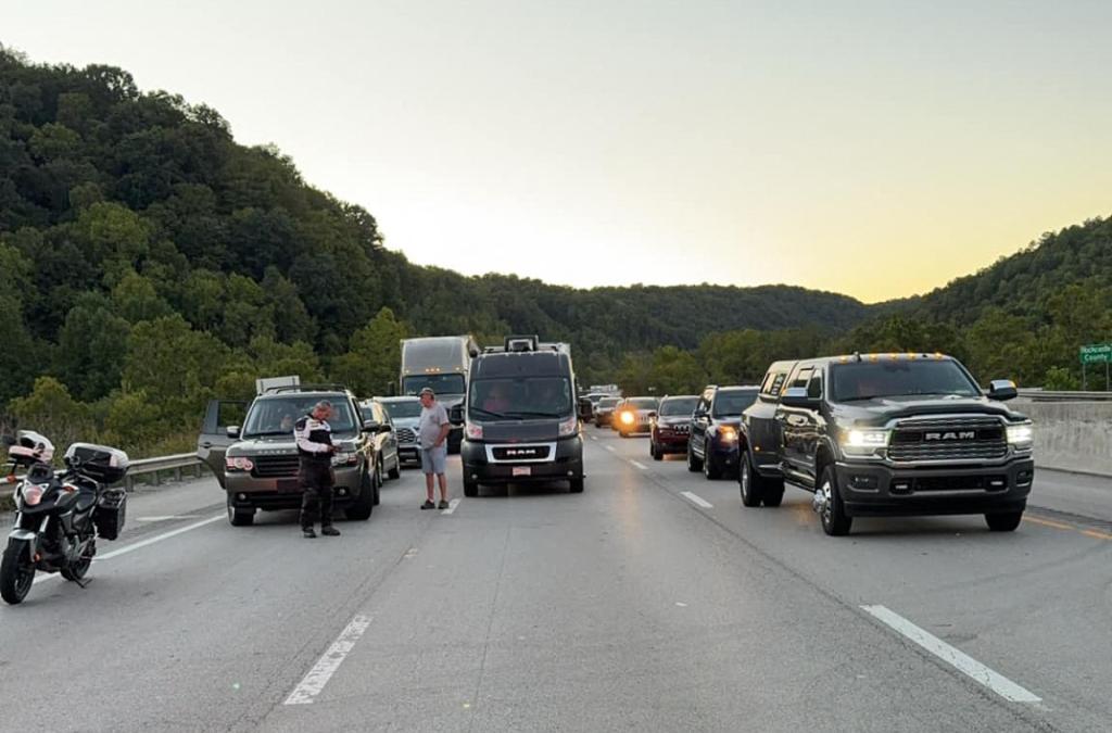 Ky. highway gunman allegedly threatened neighbors with rifle