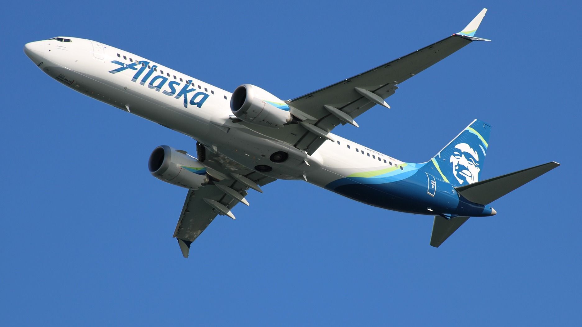 Alaska Airlines Pilot Details 737 MAX Door Panel Explosion For The 1st Time