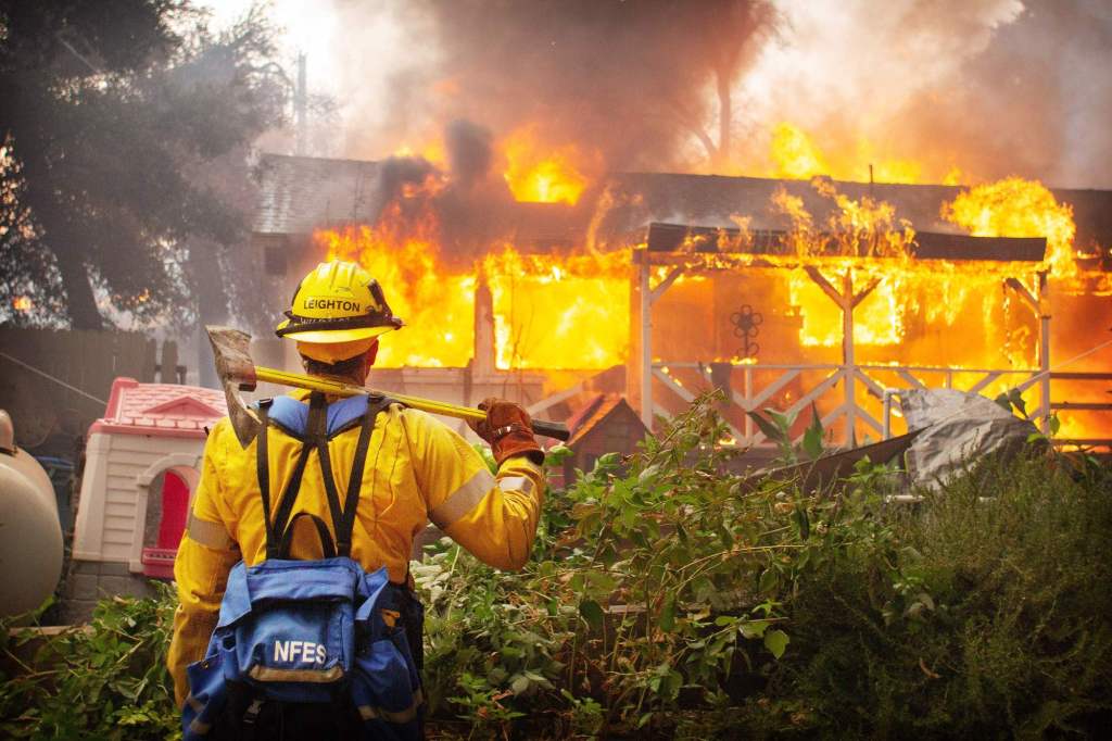 Airport, Bridge and Line fires burning in Southern California