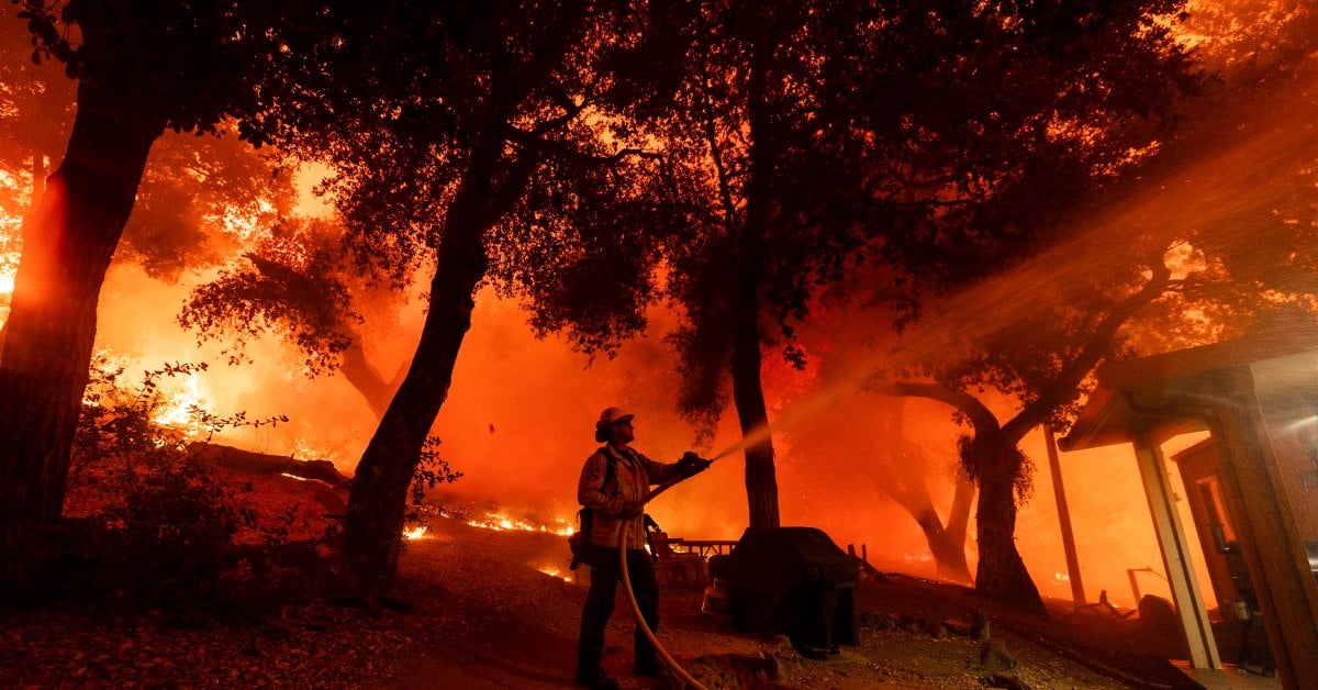 ‘Hellish’ Scene Unfolds as Wildfire Races Toward California Mountain Community