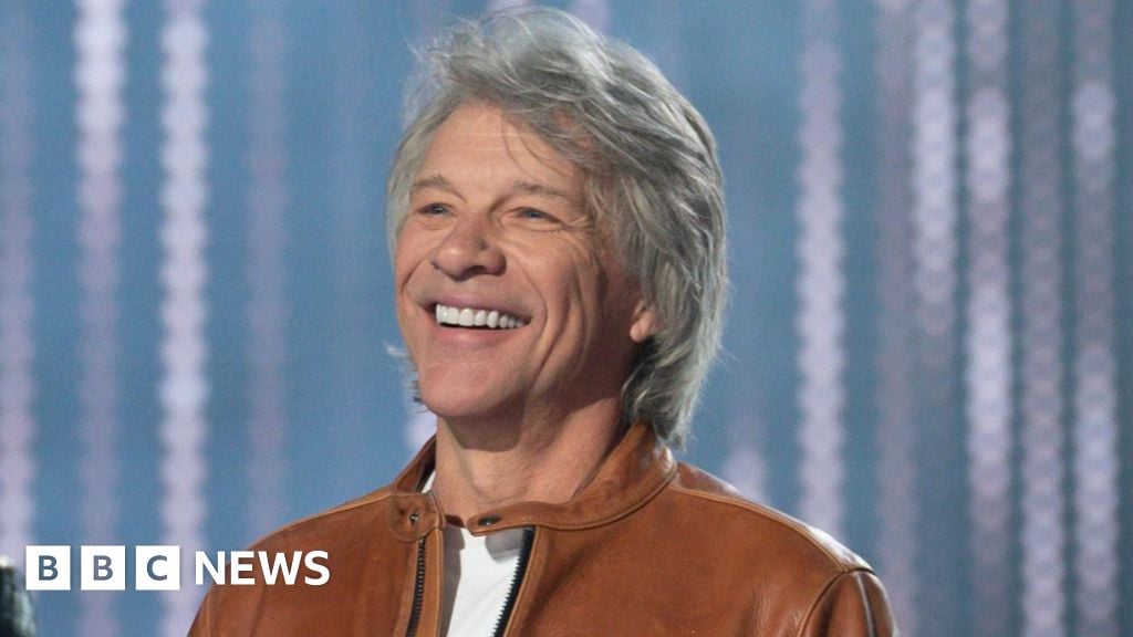 Jon Bon Jovi praised for talking woman off bridge