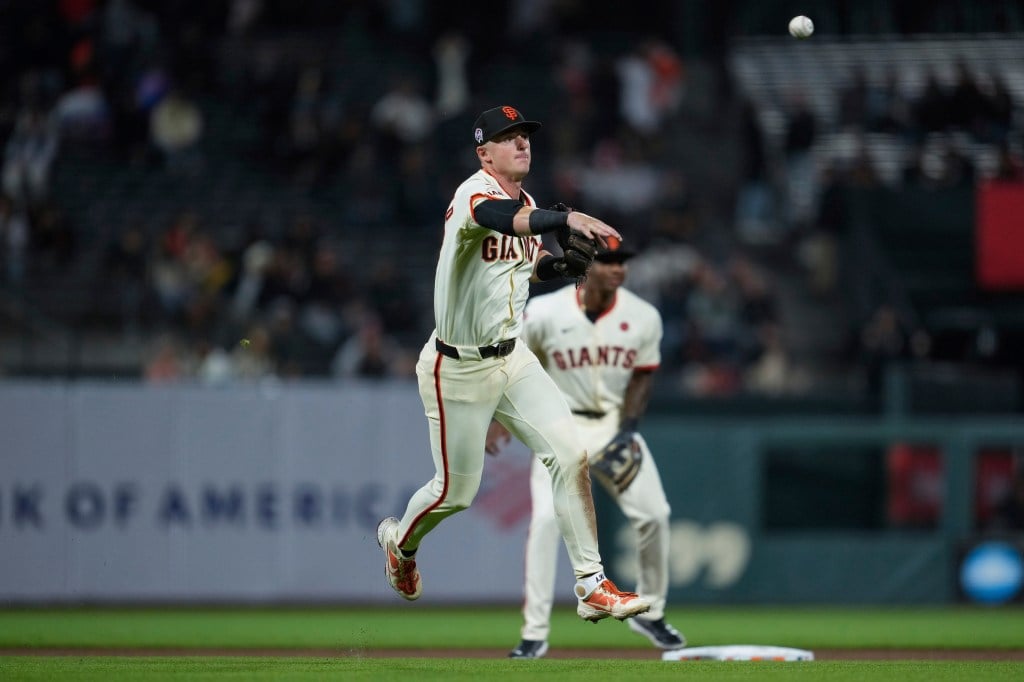 SF Giants' Tyler Fitzgerald leaves game vs. Brewers in third inning