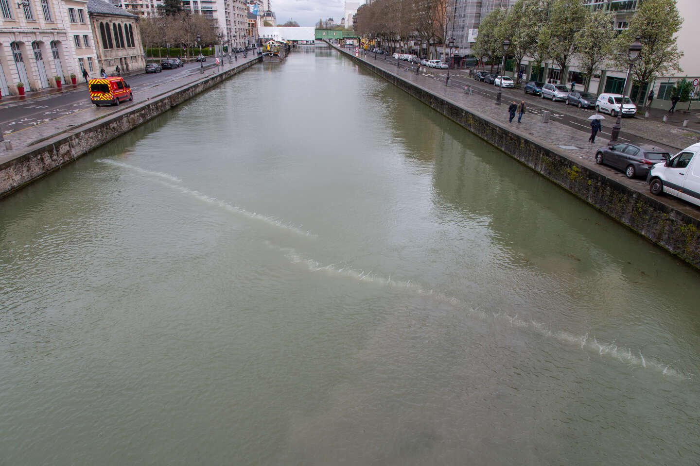 A Paris, un « rideau de bulles » pour faire barrage aux déchets dans les canaux