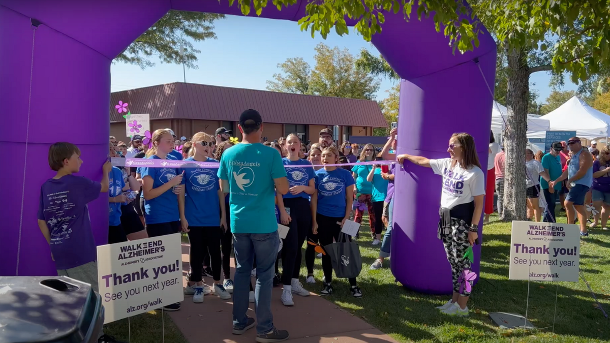 Hundreds flock to Riverwalk for Walk to End Alzheimer's