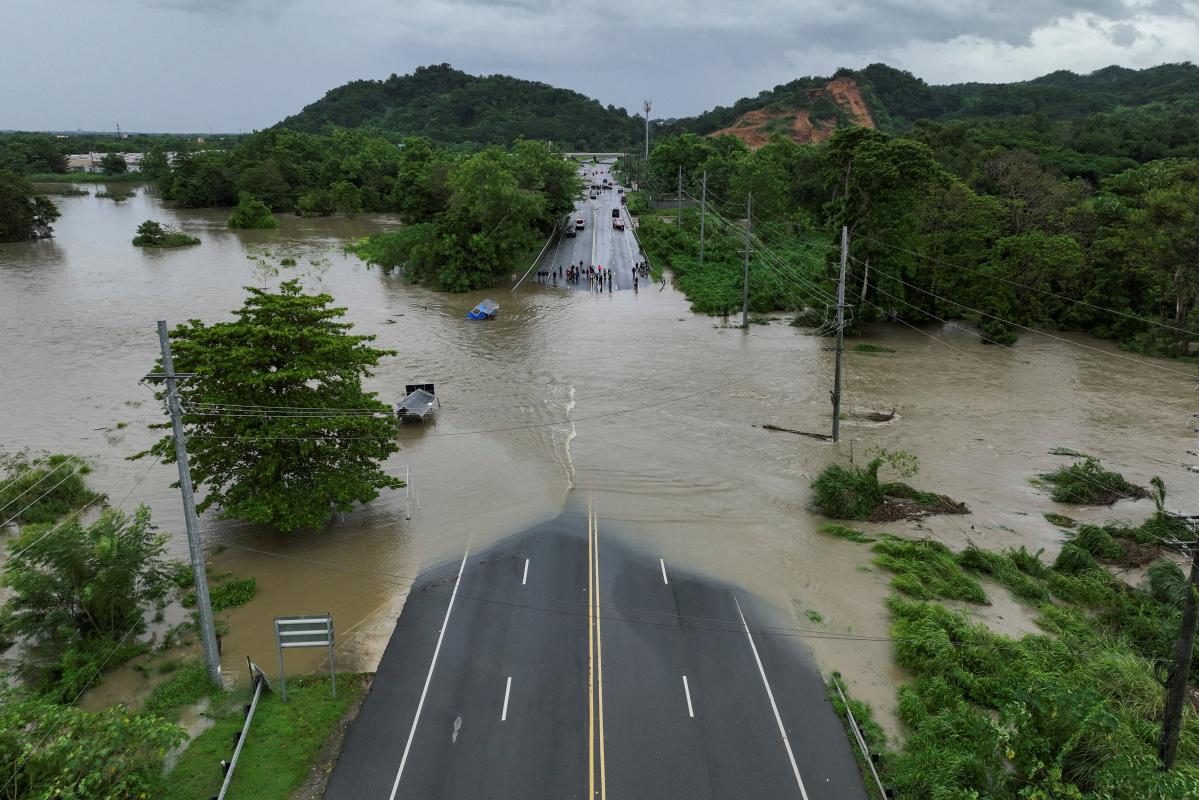 Hurricane Ernesto maps: track storm as it aims at Bermuda, causes riptides in US