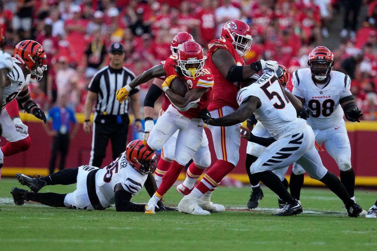 Kansas City Chiefs running back fractured fibula