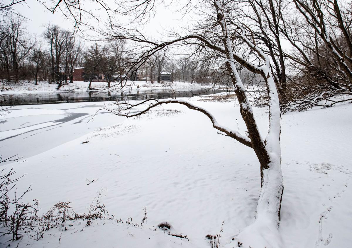 Farmer's Almanac gives Midwest its fall, winter 2024-25 forecast, but here's what NOAA says