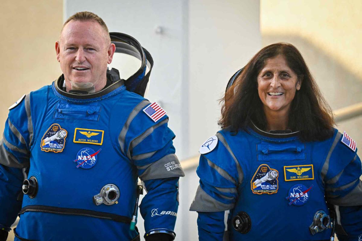 How 2 Astronauts Stuck in Space Spend Their Time While Waiting for Rescue