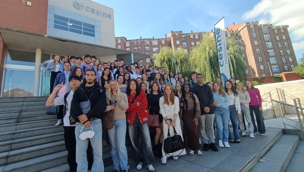 Un centenar de alumnos internacionales de 35 países se ha incorporado esta mañana CESINE