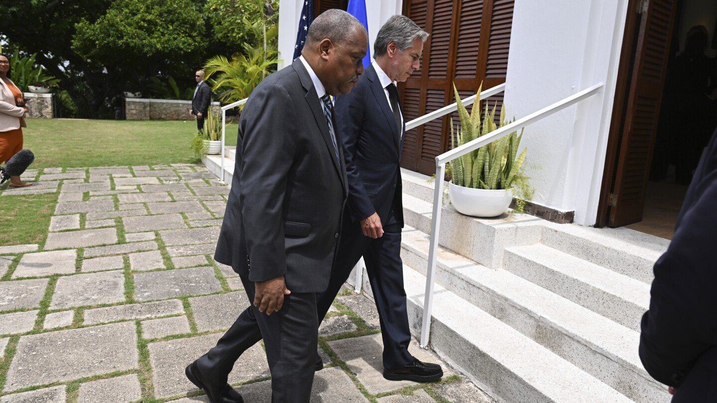 Blinken arrives in Haiti to show US support for fighting gang violence