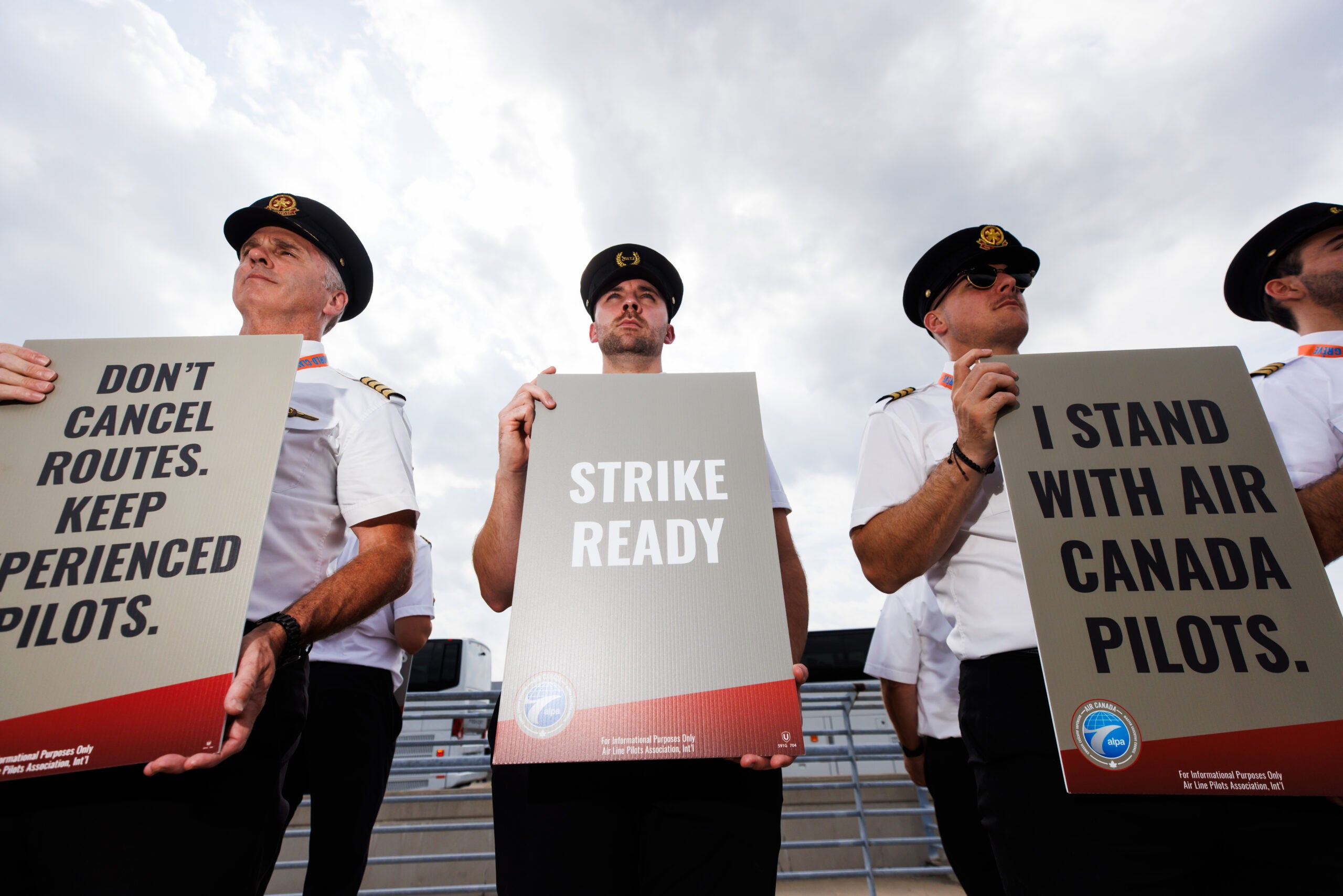 Air Canada braces for imminent pilots’ strike; US airlines continue flight attendant negotiations