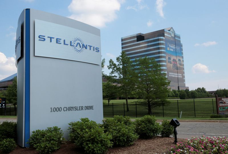 UAW workers at Stellantis could strike over Illinois plant reopening