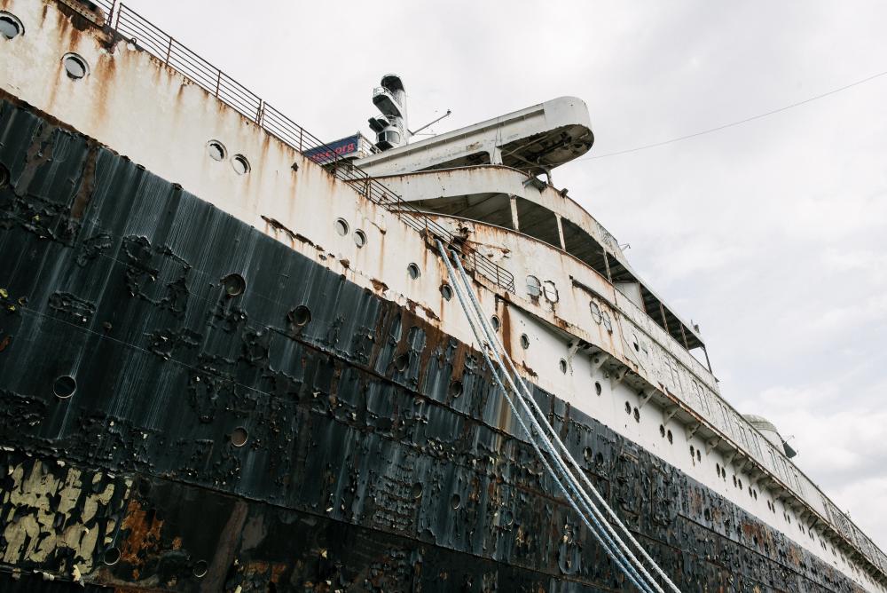 Judge orders removal of 1,000ft rotting ocean liner from Philadelphia pier