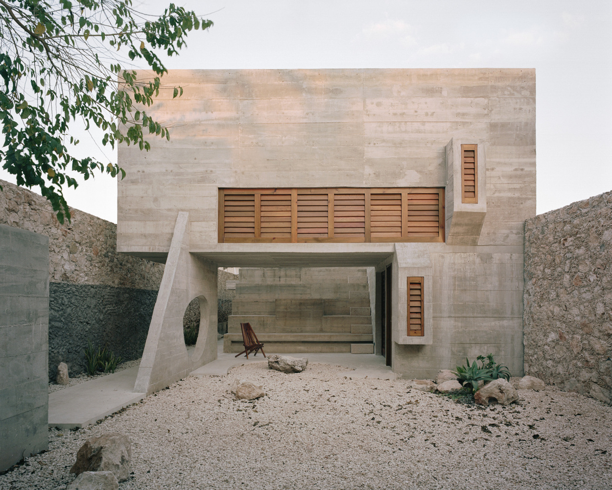 The New Stone Age: 12 Contemporary Houses in Latin America and the Diversity of Their Natural Stones