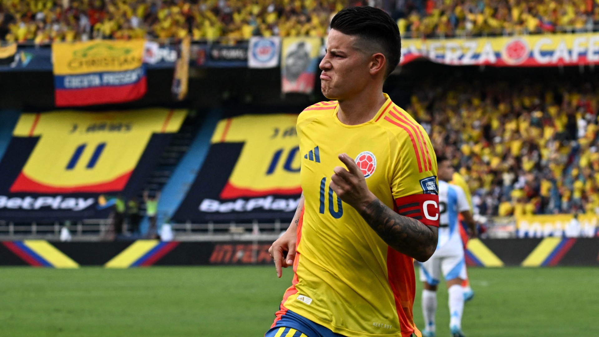 Colombia vence 2-1 a Argentina en Barranquilla con goles de Yerson Mosquera y James Rodríguez