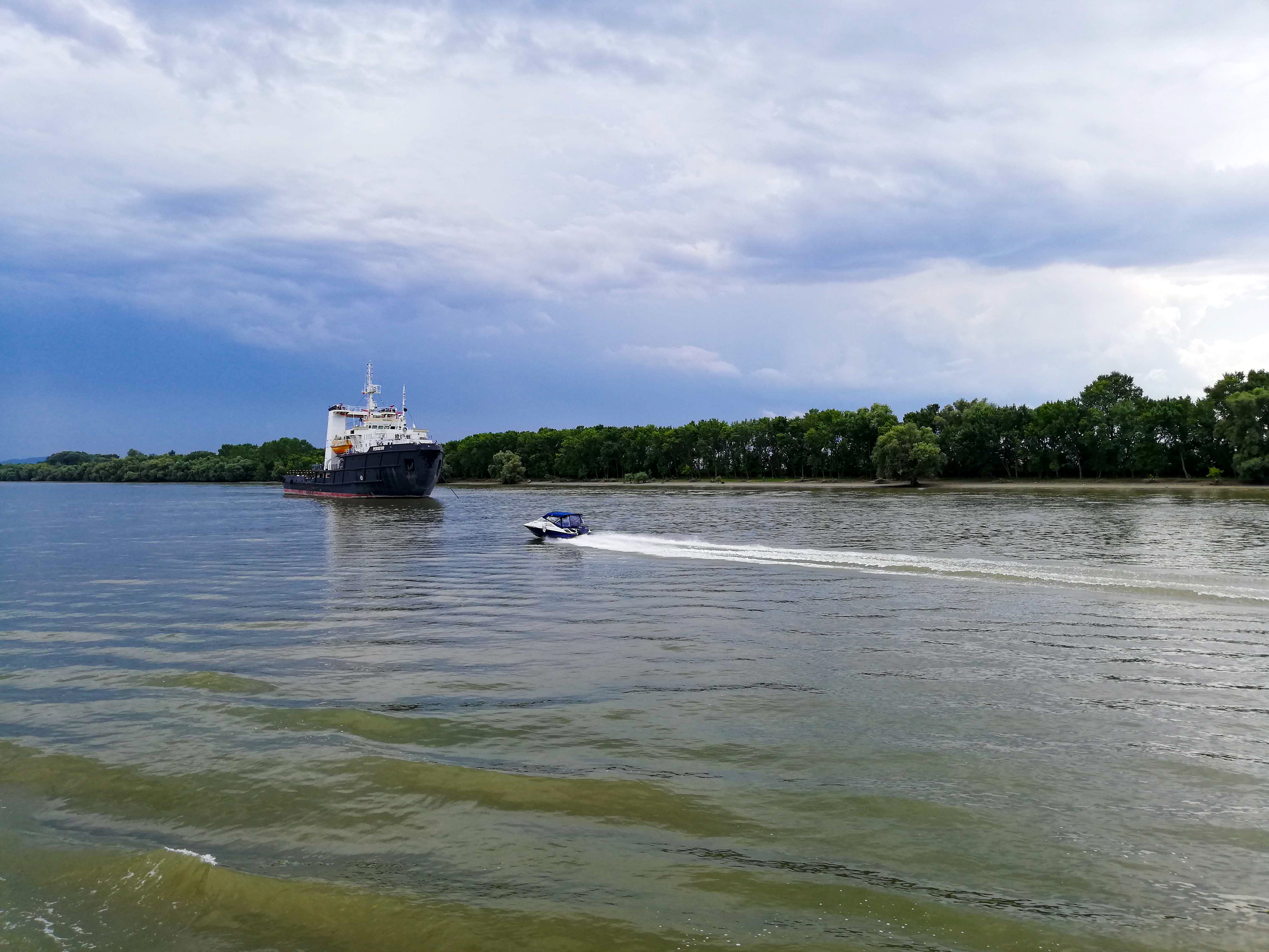 Două nave s-au ciocnit pe Canalul Sulina